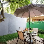 Apartamento com quintal na Praça do Pôr do Sol
