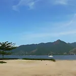 Boulevard Avenida - 13 Aptos Condomínio Pé na Areia