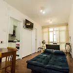 Apartamento Aconchegante Com Estacionamento Na 25 De Marco