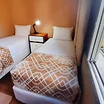 Apto grande com rede de descanso na sala