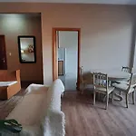 Apto grande com rede de descanso na sala