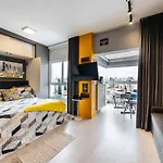 Ed Homelike Pinheiros by Okaeri Home - Ultimo Andar com Vista da Cidade - Metro Faria Lima- Internet 240MBPS - Garagem - Academia&Piscina