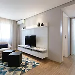 Flat Confortável na Rua Haddock Lobo