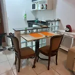 Flat recém reformado com piscina, sauna e academia