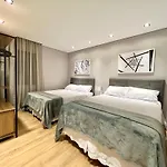 Flat novo, 2 quartos, garagem no coração dos Jardins