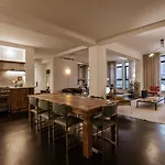 2 Suite Oasis Escape In Chaotic Sp