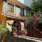 Uvaia Hostel