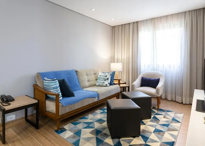 Flat Confortável na Rua Haddock Lobo