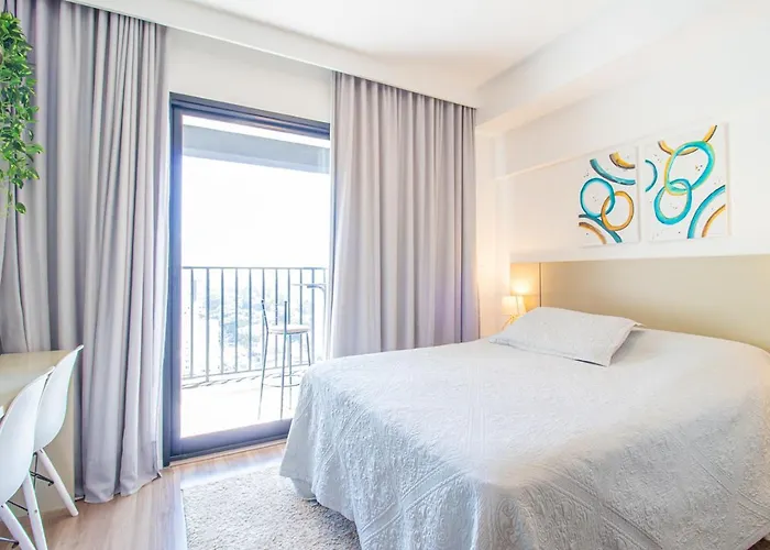 Studio Elegante Com Varanda E Otima Localizacao