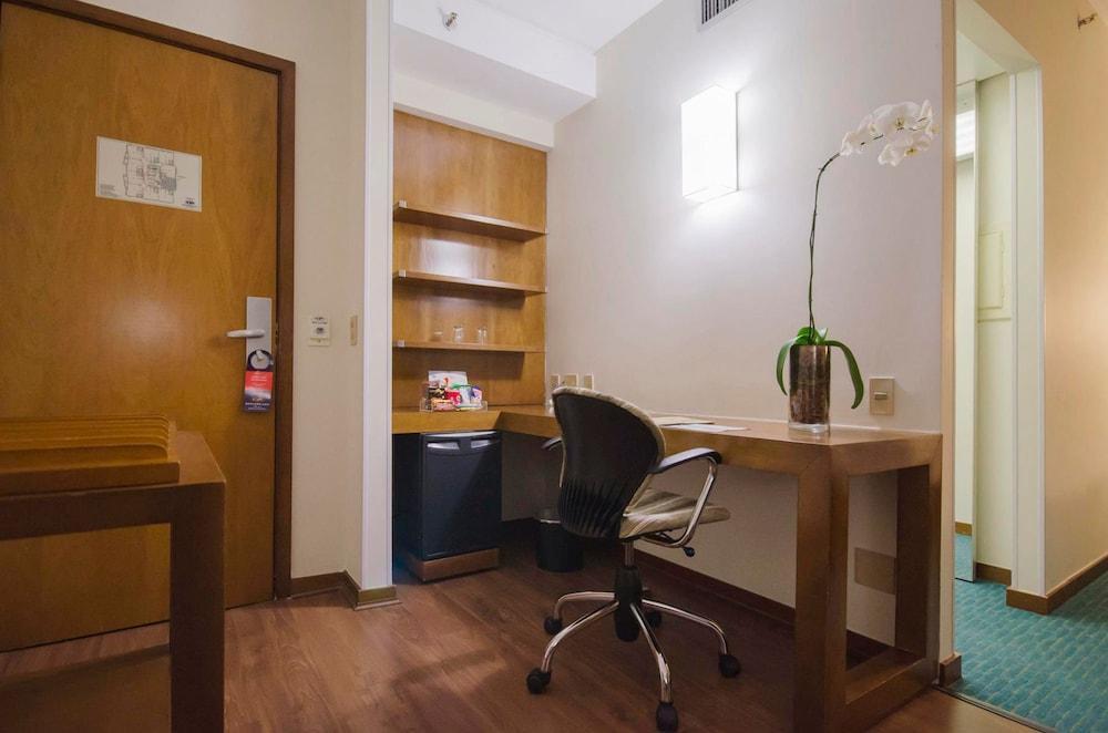 Estanplaza Berrini Hotel