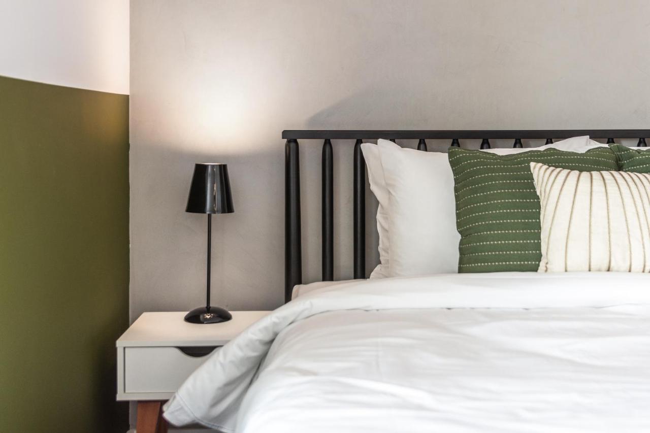 Apartamento Completo Com Varanda - Vila Olimpia * Sao Paulo
