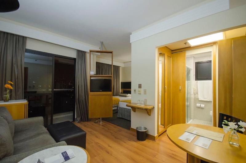 Hotel Estanplaza International 4*