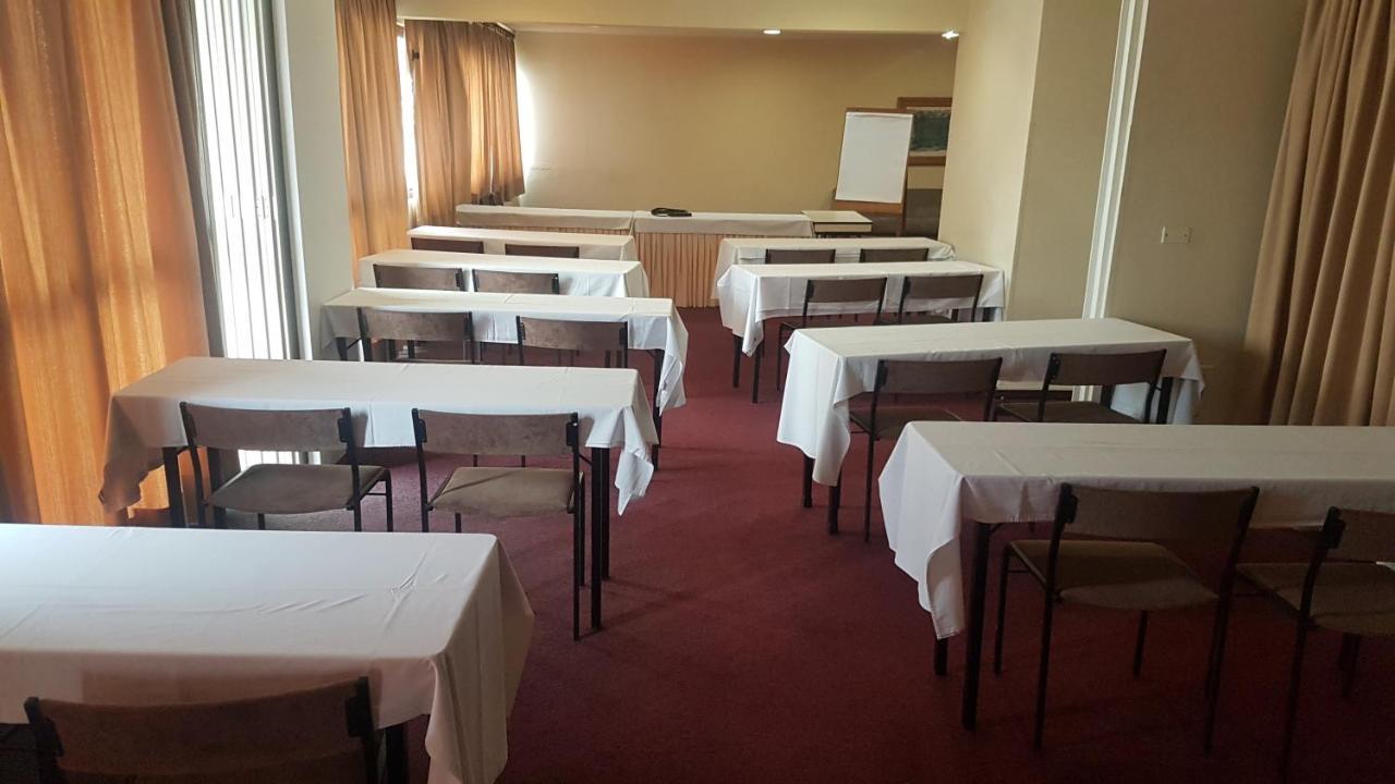 London Class Hotel