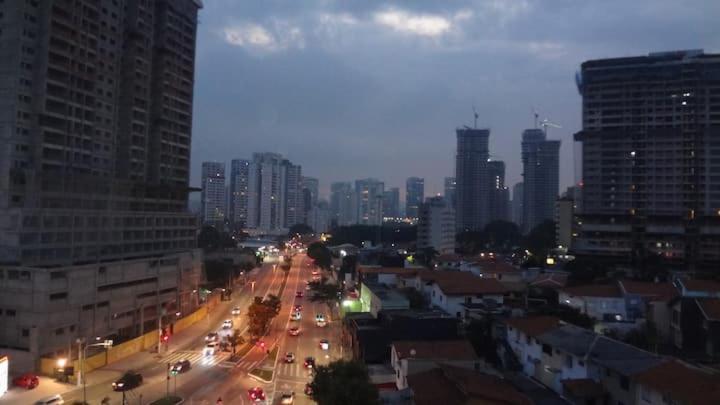Brooklin I Em Frente Ao Metro Brooklin