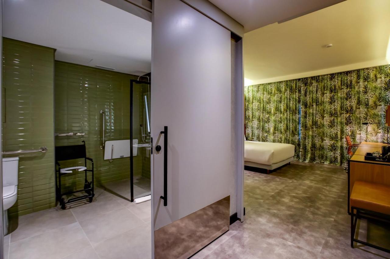 Hilton Garden Reboucas Hotel
