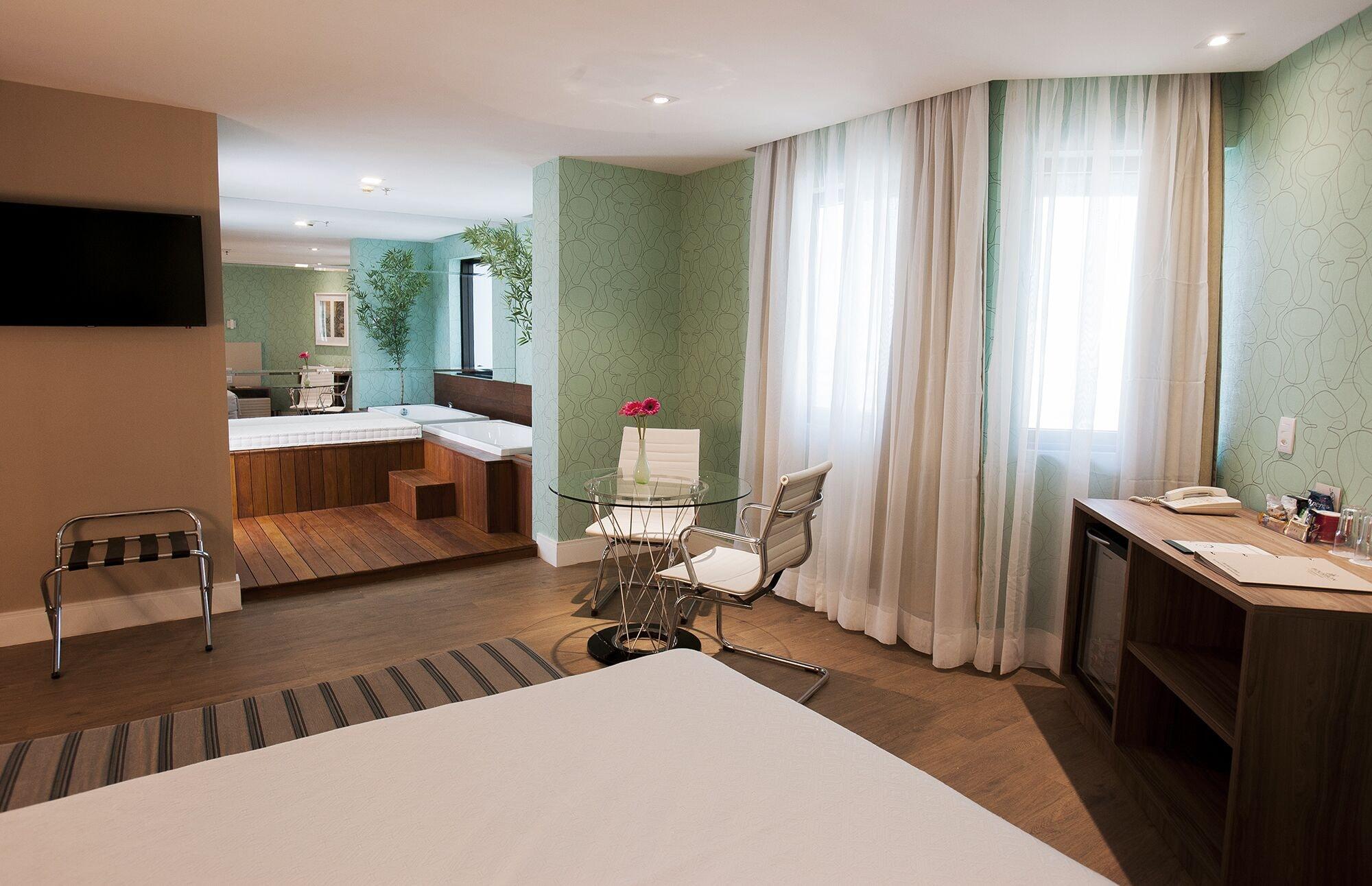 Hotel Wyndham Ibirapuera Convention Plaza 4*