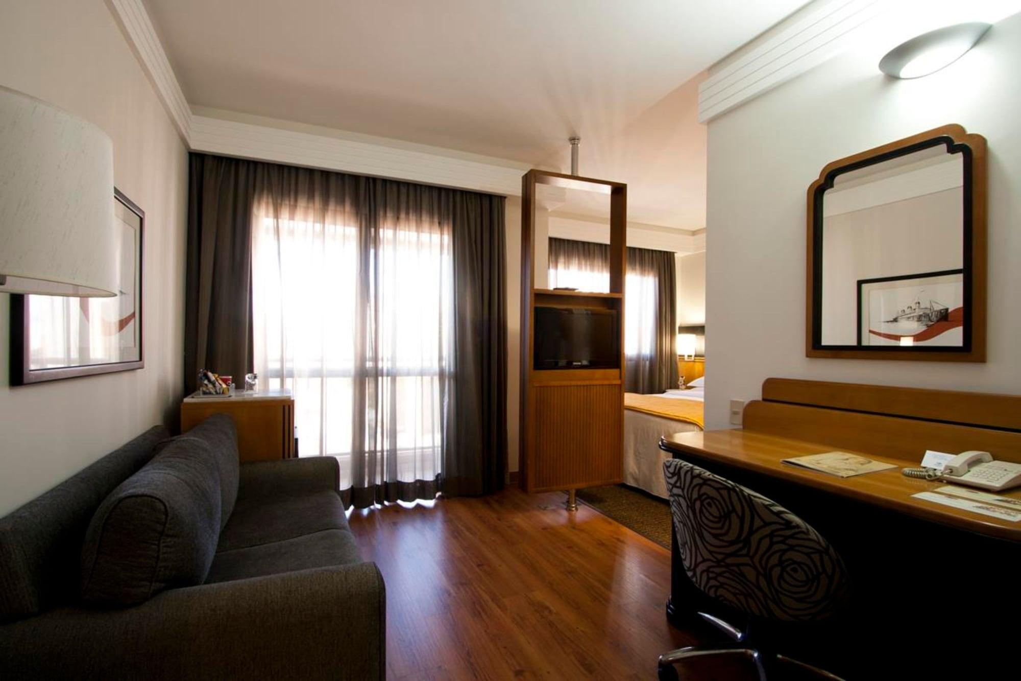 Hotel Estanplaza International 4*