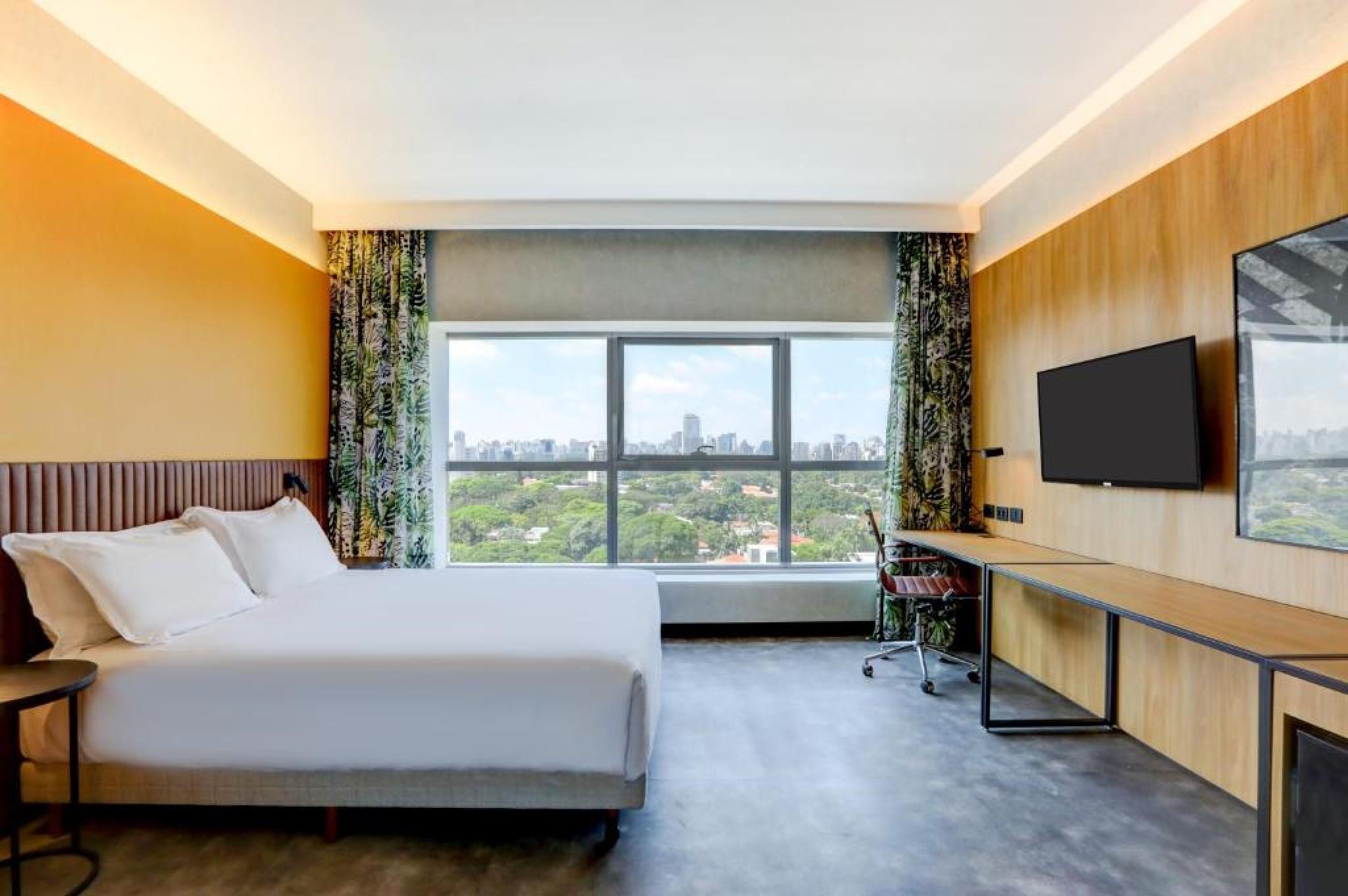 Hilton Garden Reboucas Hotel