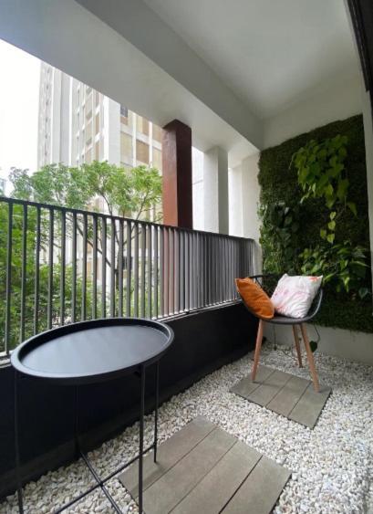 Apartment Em