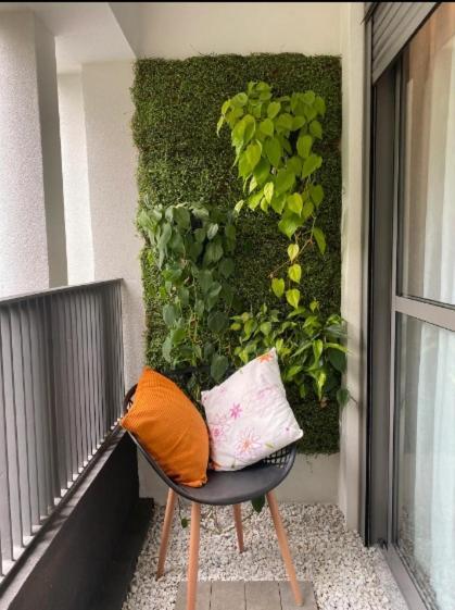 Apartment Em