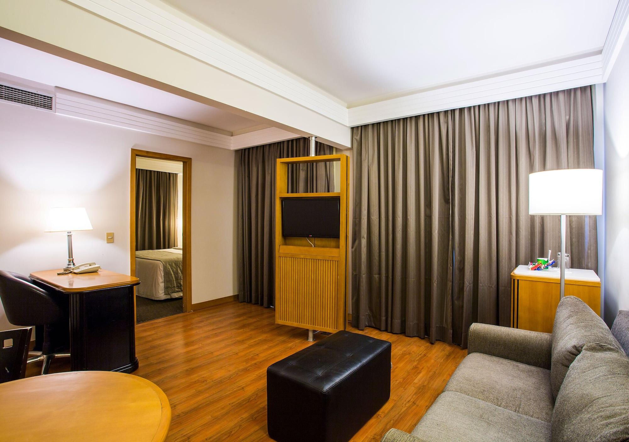 Hotel Estanplaza International 4*
