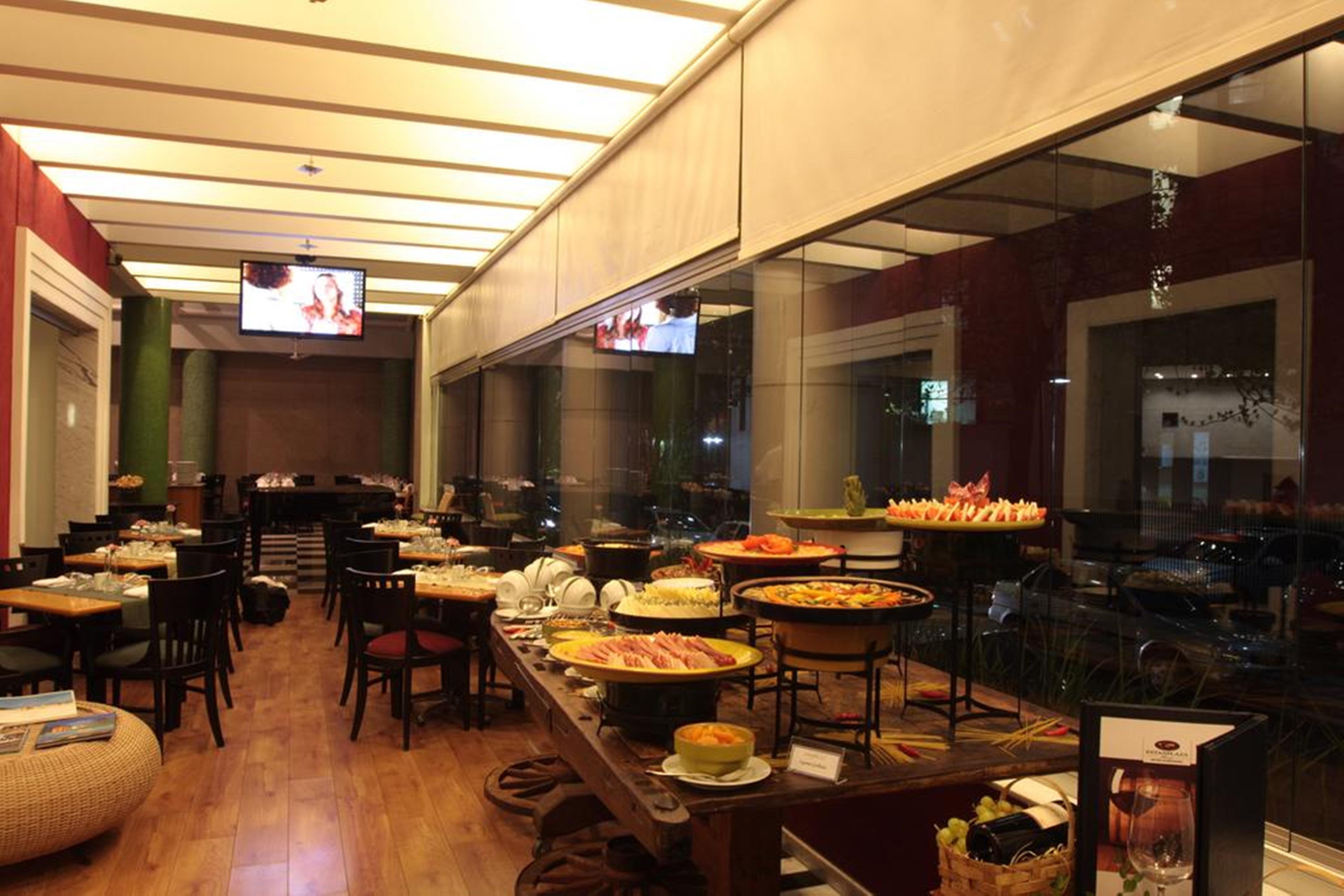 Hotel Estanplaza International