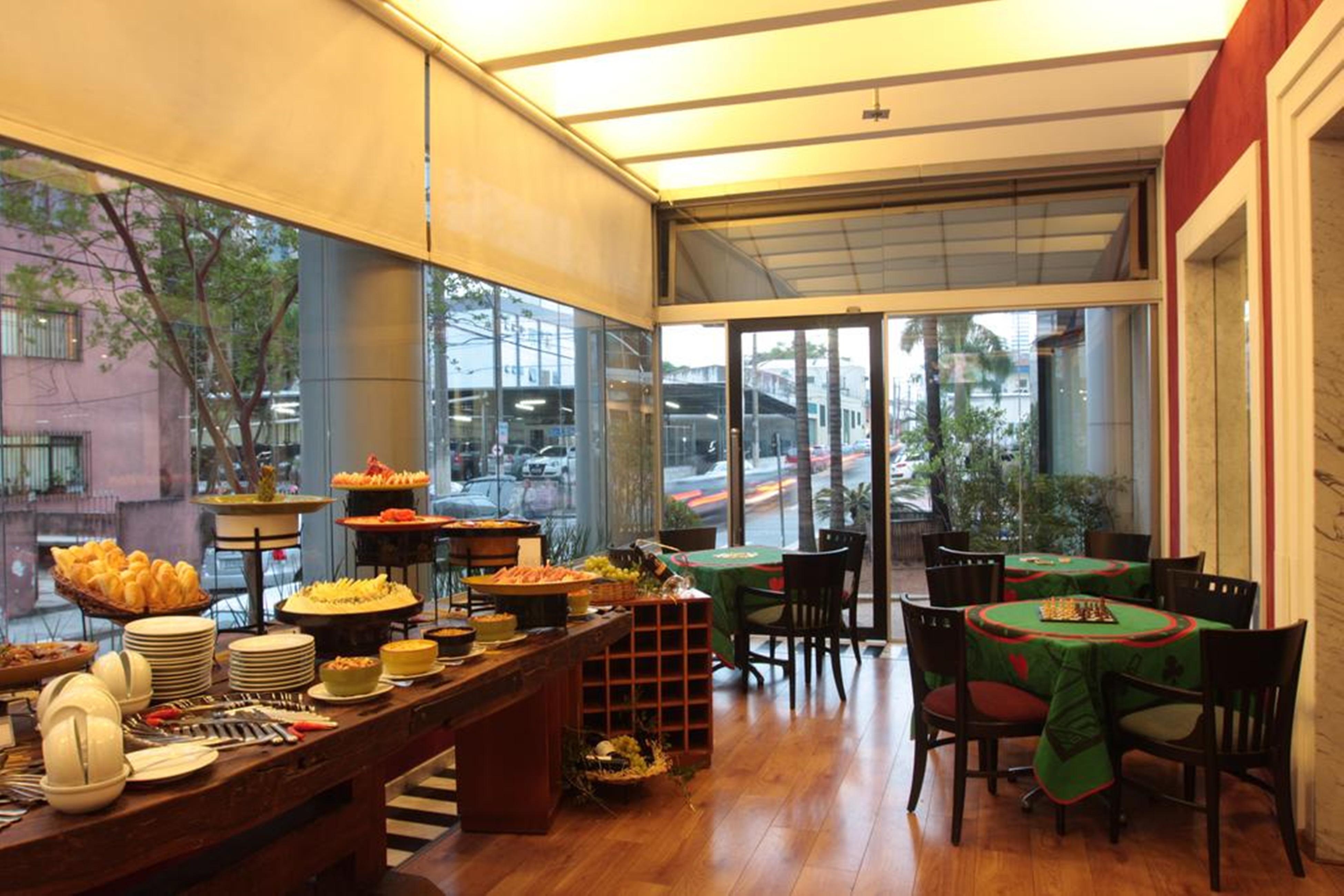 Hotel Estanplaza International 4*