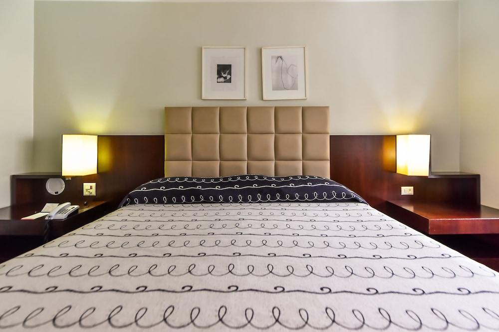 Delplaza Excelsior - By Monreale Hotel