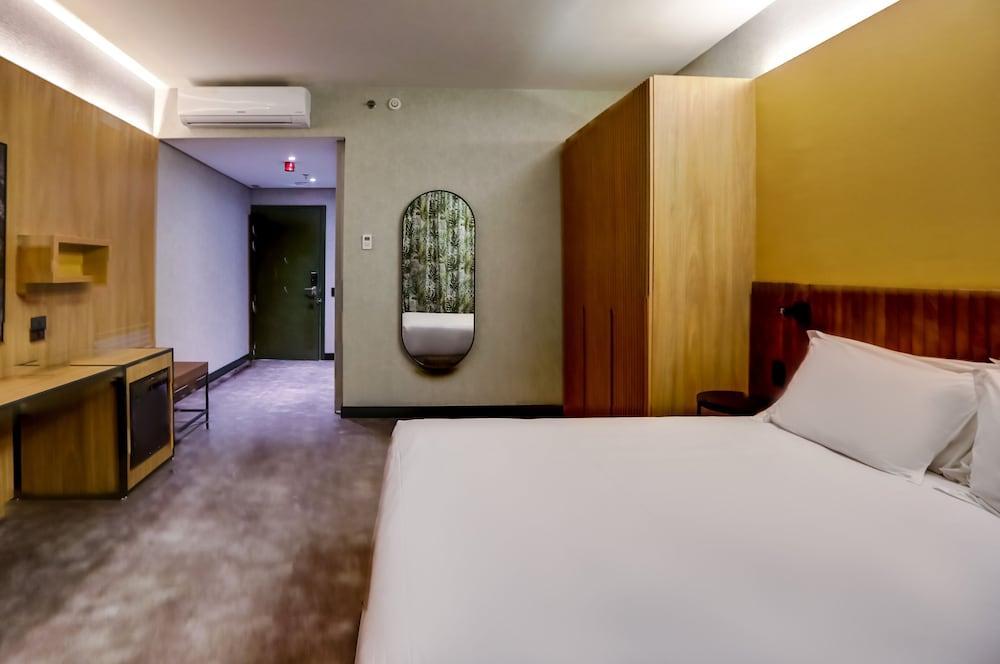 Hotel Hilton Garden Reboucas
