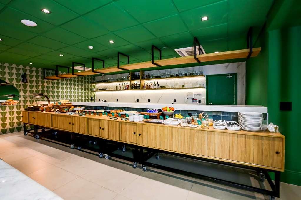 Hilton Garden Reboucas Hotel 4*