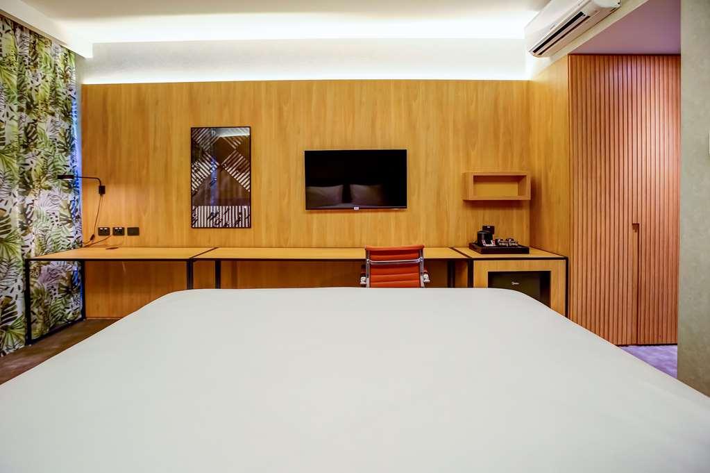 Hilton Garden Reboucas Hotel 4*