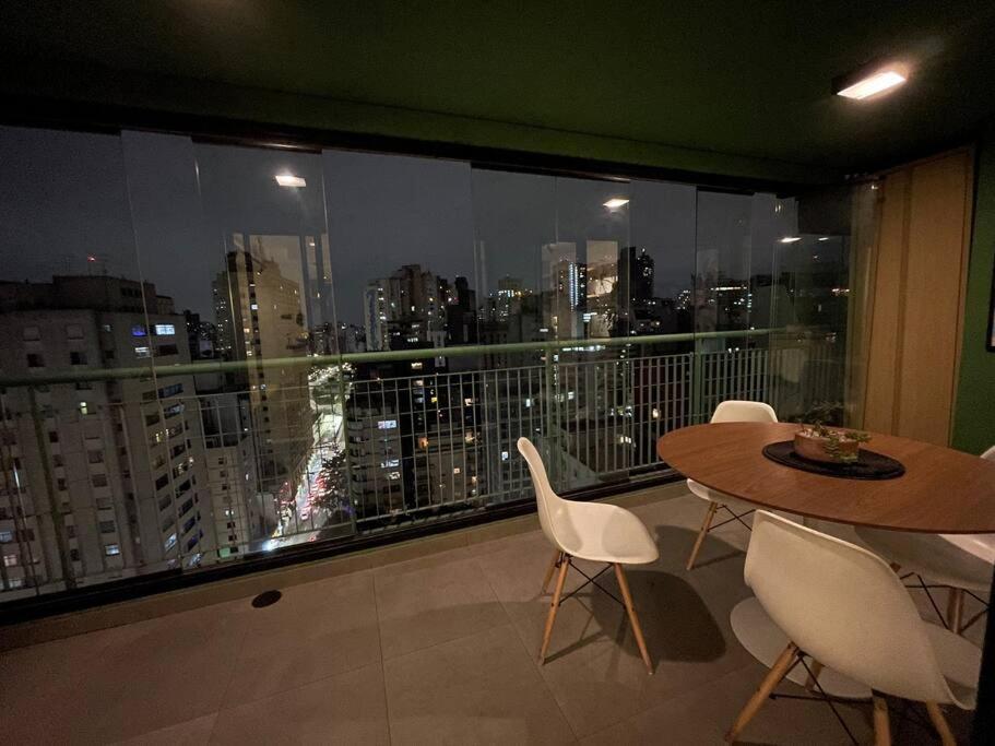Large 1 Bedroom 2 Balconies And A Work Space *
