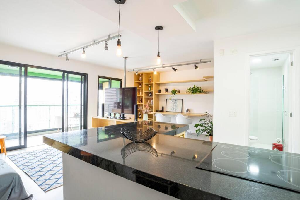 Large 1 Bedroom 2 Balconies And A Work Space