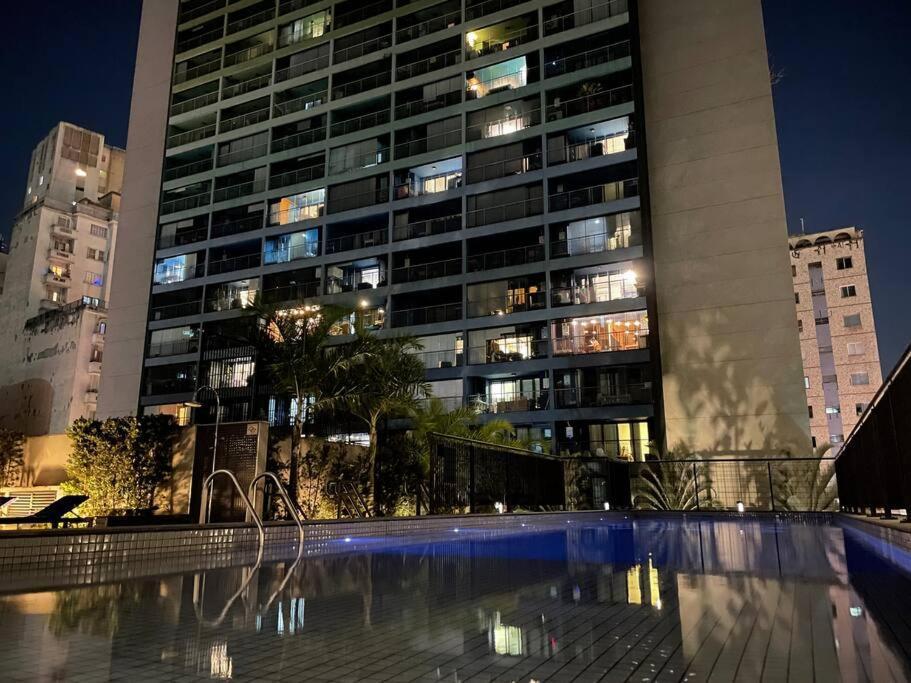 Large 1 Bedroom 2 Balconies And A Work Space
