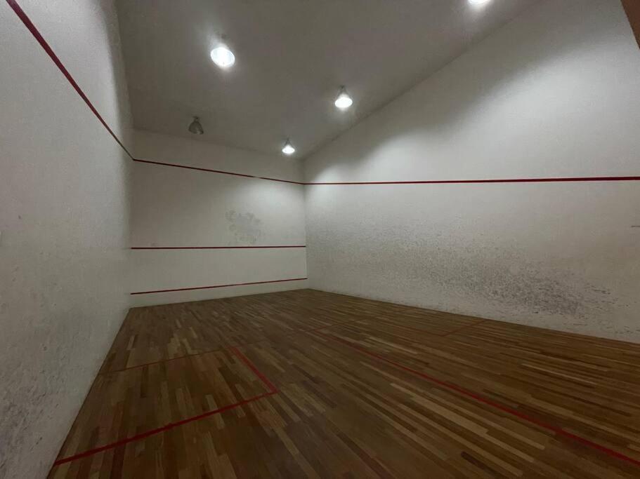 Apartamento Large 1 Bedroom 2 Balconies And A Work Space