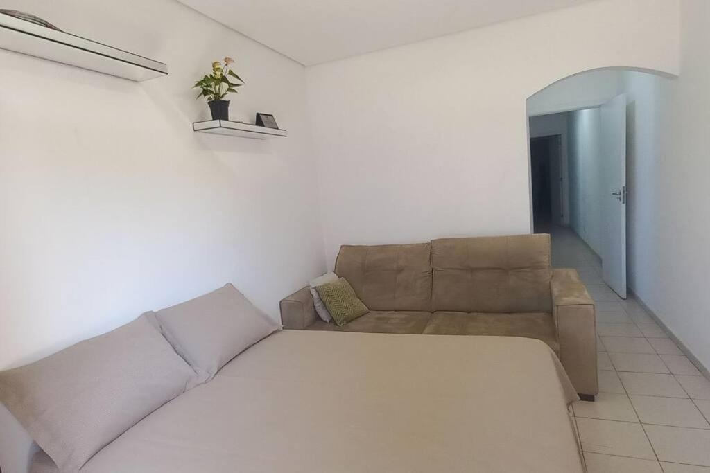 Dois Quartos Com Banheiros Privativos - Casa Em Moema. * Sao Paulo