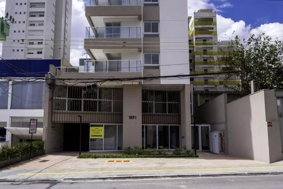 Av. Ibirapuera 400 Mts Metro Apartamento *