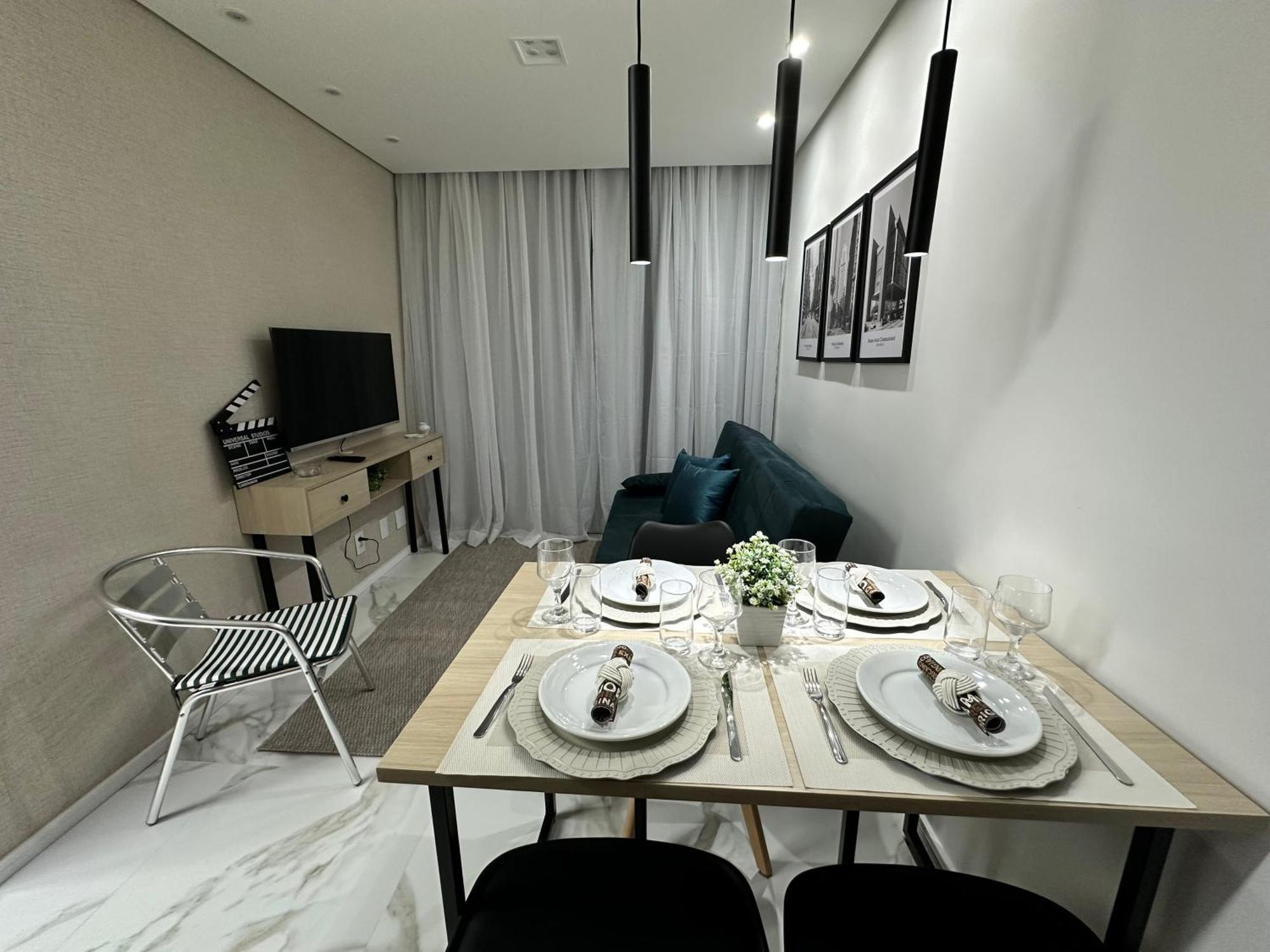 Apartamento Decorado Com Sacada No Polo Cultural E Eventos Da De *
