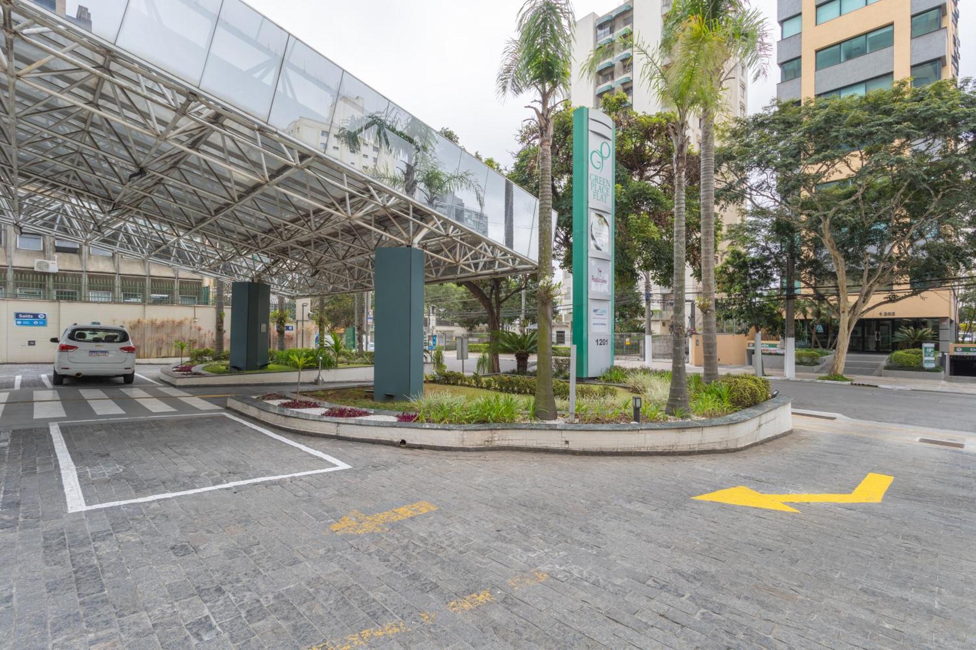 Place Ibirapuera 4*