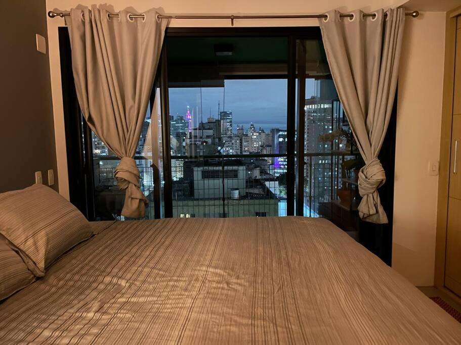 Large 1 Bedroom 2 Balconies And A Work Space Apartamento