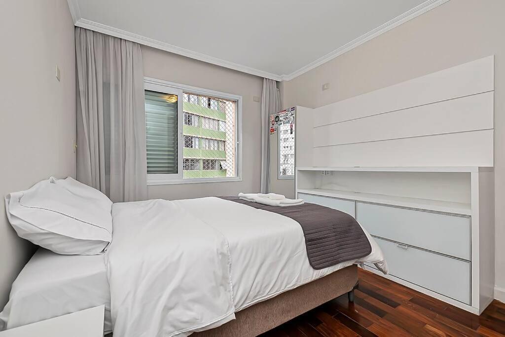 Lindo Com 3 Quartos E Sacada Na Liberdade Sao Paulo