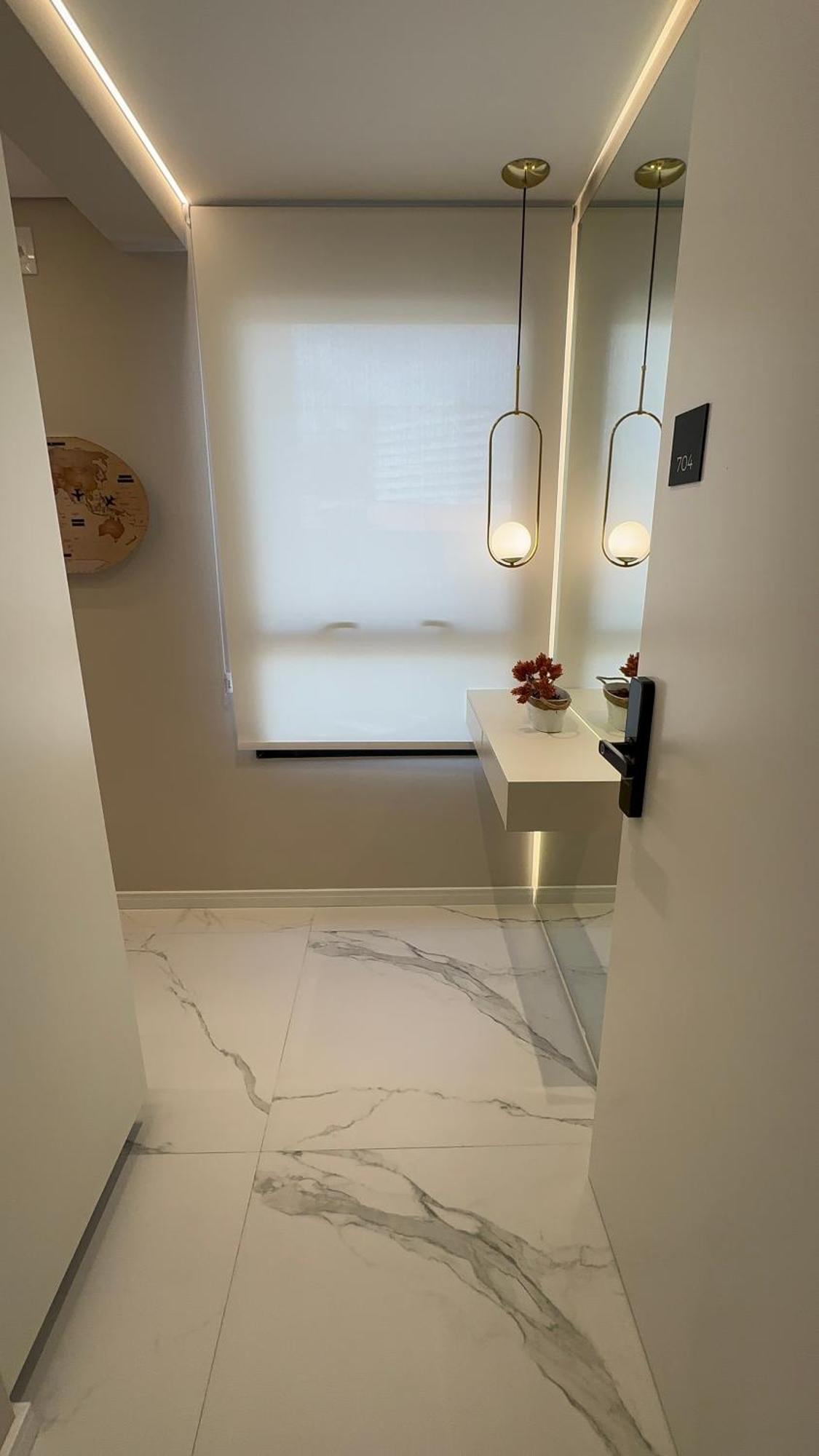 B/f Studio 704 *