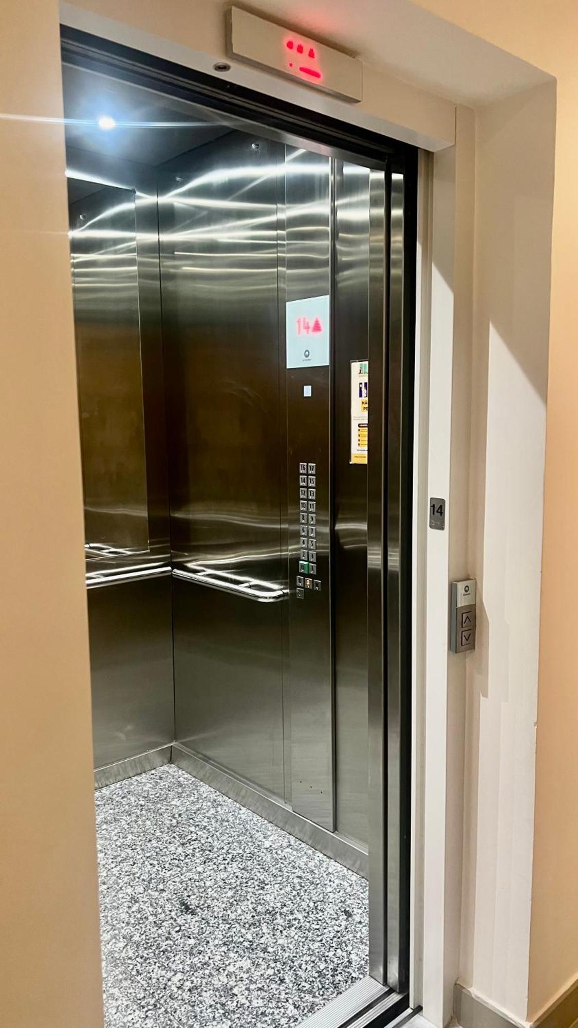 Apartamento Inovador Em Frente Ao Metro Bras ! *