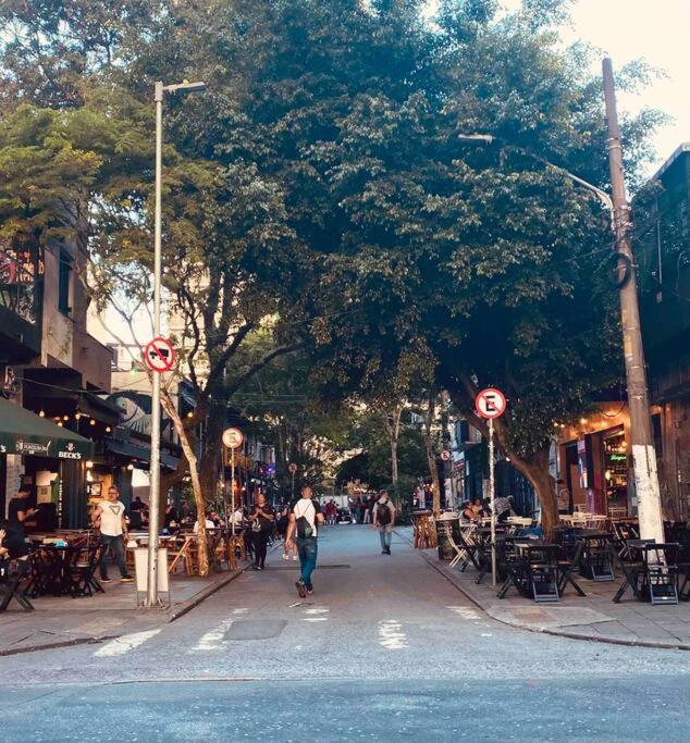 Apto Com Dois Quartos, Pertinho Do Metro Faria Lima * Sao Paulo
