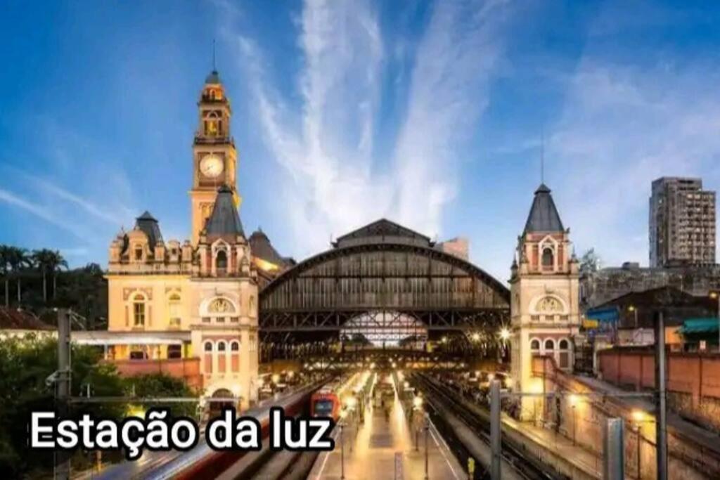 D2 Ao Lado Do Metro, 25 De Marco, Santa Efigenia E Pontos Turisticos No Centro De São Paulo