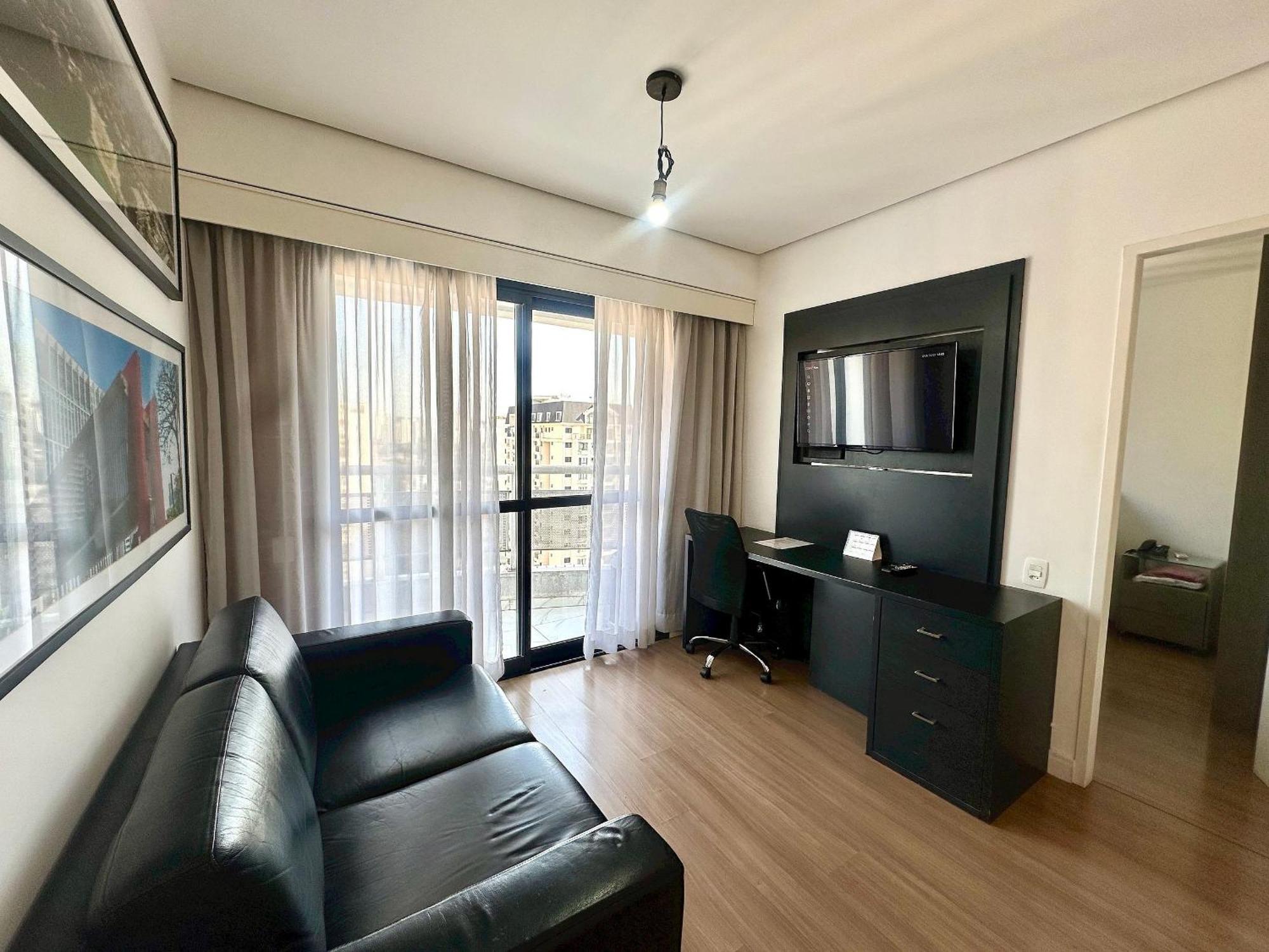 The Palace Tv Giratoria Limpeza Diaria Uh1303 *