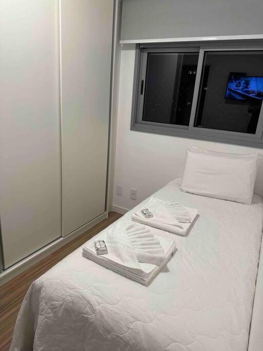 Apto 63m2 - Hidro - 2 Dorm - 2wc - Ar - 100m Metro Apartamento São Paulo