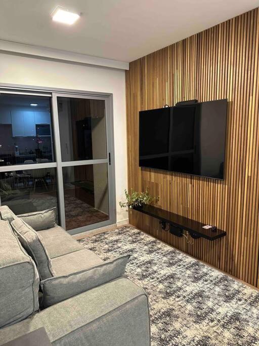 Apto 63m2 - Hidro - 2 Dorm - 2wc - Ar - 100m Metro * São Paulo