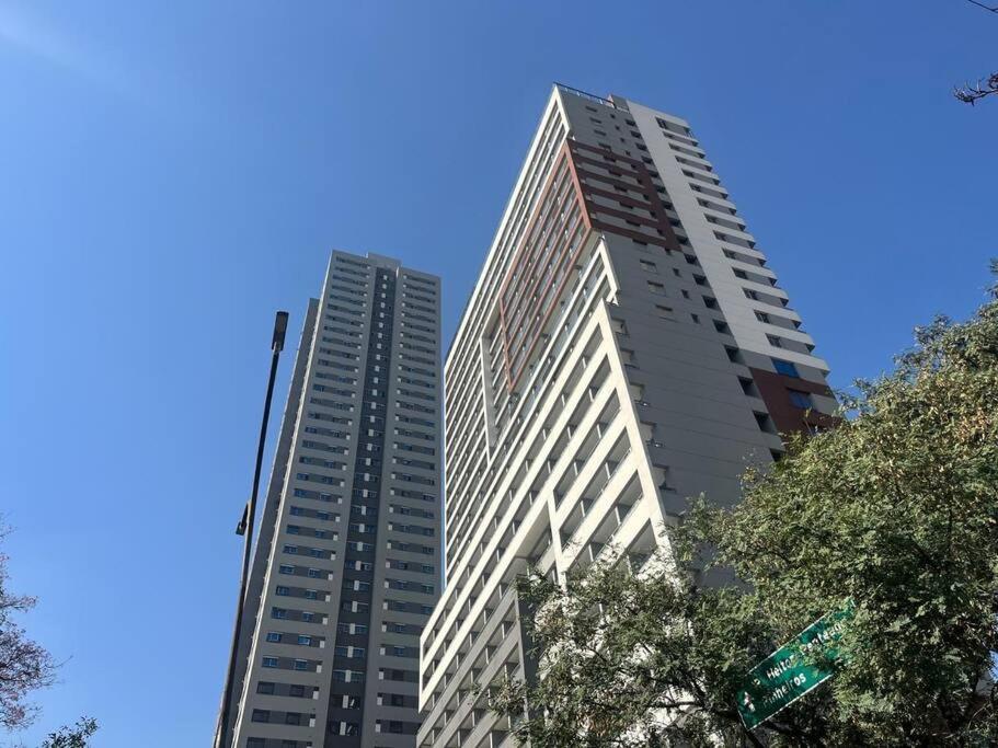 Moderno Prox Allianz Apartment *