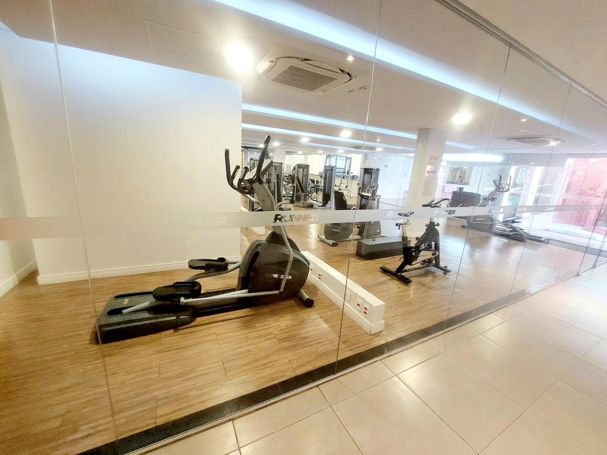 Tem Piscina Academia Sauna Squash Sao Paulo